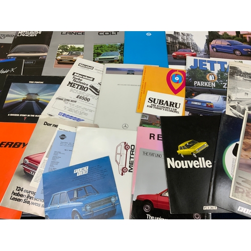 29 - CAR BROCHURES, A LARGE BOX OF MOTORING BROCHURES, BOOKLETS ETC, VARIOUS MODELS AND MAKES