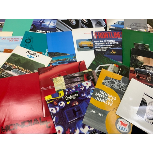 29 - CAR BROCHURES, A LARGE BOX OF MOTORING BROCHURES, BOOKLETS ETC, VARIOUS MODELS AND MAKES