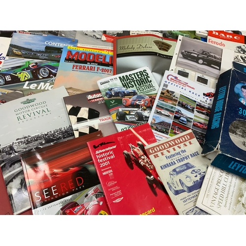 30 - MISC MOTORING EPHEMERA, BOOKLETS PROGRAMMES, MAGS, GAZETTES, A GOOD SORTERS LOT