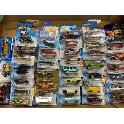 187 - DIE CAST MODELS, 60 PLASTIC BUBBLE PACKED SEALED HOT WHEELS CARS