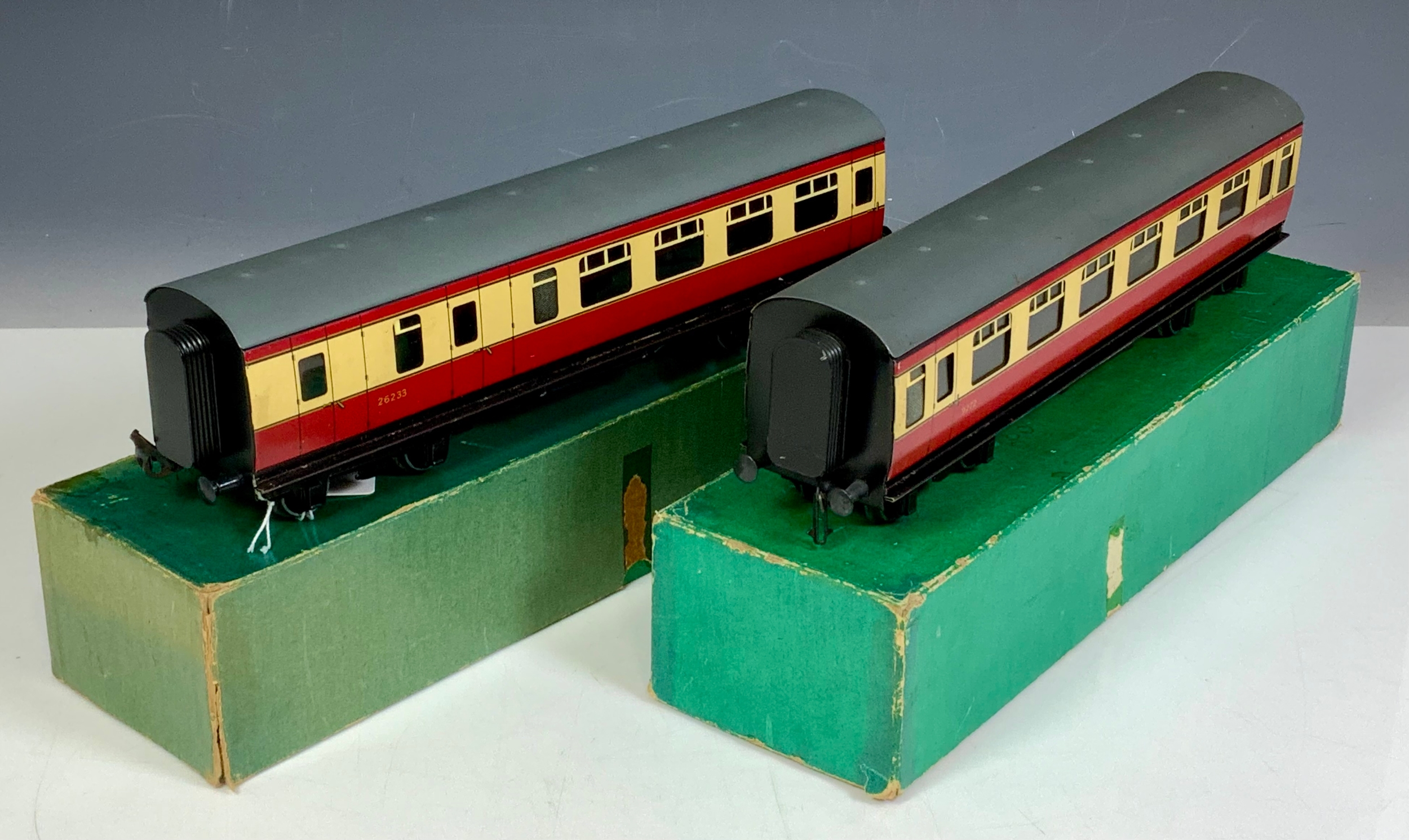 BASSETT LOWKE, 2 BOXED COACHES, BR COACH 3RD CLASS 113/0, & BR COACH ...