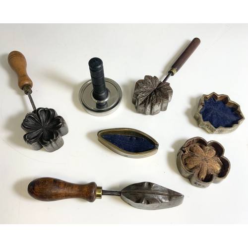 390 - MILLINERY HAND TOOLS