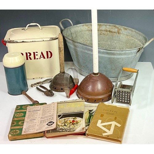 408 - COLLECTION OF VINTAGE KITCHENALIA TO INCLUDE AN ENEMALLED BREAD BIN, A WASH TUB, WASHING DOLLIES/POS... 