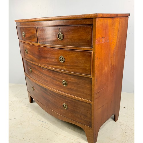 701 - BOW FRONT GEORGIAN MAHOGANY CHEST OF TWO OVER THREE DRAWERS ON SPLAY BRACKET FEET WIDTH 102cm