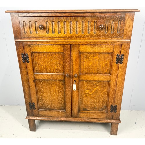 703 - OAK CABINET WITH SINGLE DRAWER WIDTH 82cm