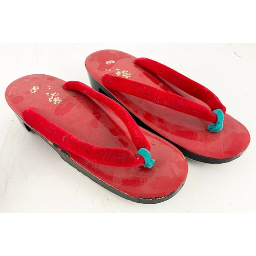 553 - A PAIR OF EARLY 20TH CENTURY OTTOMAN TURKISH HARDWOOD AND MOTHER-OF-PEARL MARQUETRY BATH SLIPPERS TO... 