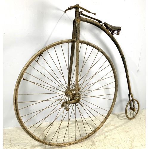 644 - SINGER PENNY FARTHING BICYCLE - (PHOTOGRAPH OF BICYCLE CIRCA 1930)