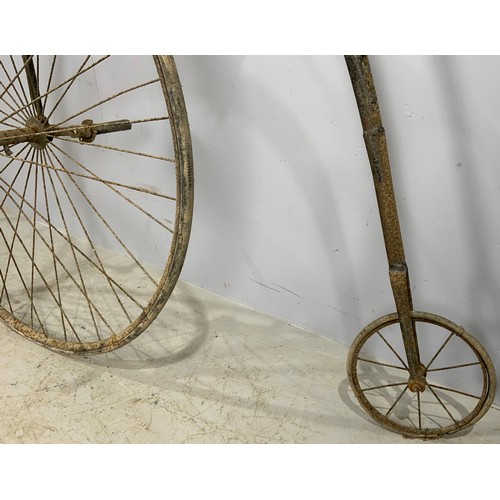 644 - SINGER PENNY FARTHING BICYCLE - (PHOTOGRAPH OF BICYCLE CIRCA 1930)
