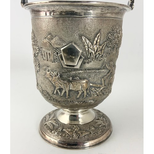 312 - STYLISH STERLING SILVER ICE BUCKET WITH EMBOSSED DECORATION 525g  STAMPED STERLING SILVER WITH A PAI... 