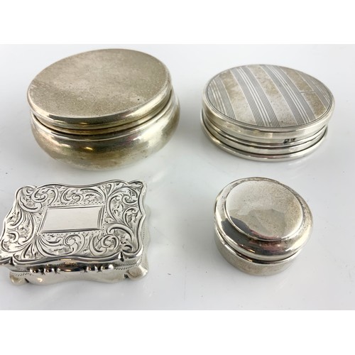 289 - SILVER VINAIGRETTE/ PILL BOX WITH HINGED LID AND GILT LINING AND 3 ROUND SILVER POTS