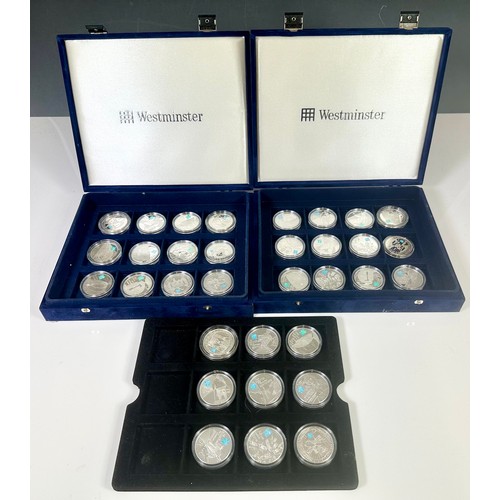338 - WESTMINSTER LONDON 2012 COLLECTION OF £5 PROOF COINS IN CAPSULES IN FITTED PRESENTATION BOXES (33)