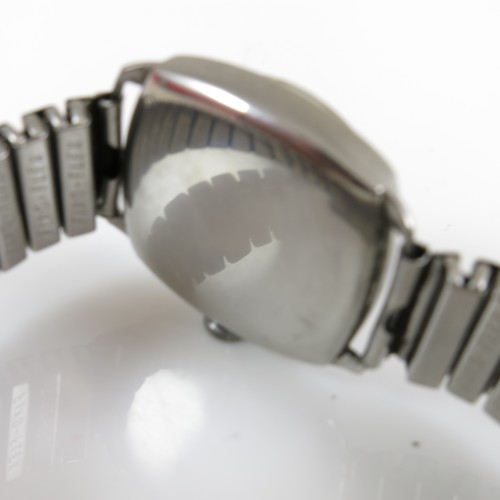 500 - GENTS VINTAGE OMEGA CUSHION CASE WRIST WATCH, RUNS