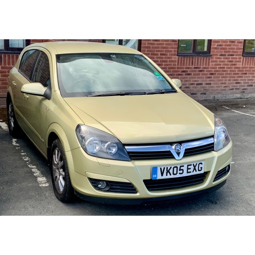 1 - 2005 VAUXHALL ASTRA DESIGN, 5 DOOR HATCH BACK PETROL 1796CC, AUTOMATIC, GOLD COLOUR VK05EXG
MOT EXPI... 