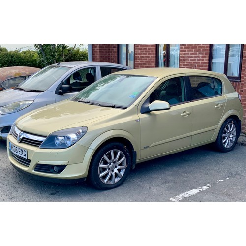 1 - 2005 VAUXHALL ASTRA DESIGN, 5 DOOR HATCH BACK PETROL 1796CC, AUTOMATIC, GOLD COLOUR VK05EXG
MOT EXPI... 