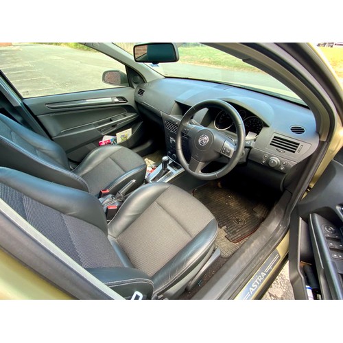 1 - 2005 VAUXHALL ASTRA DESIGN, 5 DOOR HATCH BACK PETROL 1796CC, AUTOMATIC, GOLD COLOUR VK05EXG
MOT EXPI... 