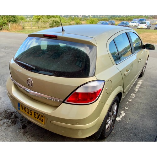 1 - 2005 VAUXHALL ASTRA DESIGN, 5 DOOR HATCH BACK PETROL 1796CC, AUTOMATIC, GOLD COLOUR VK05EXG
MOT EXPI... 