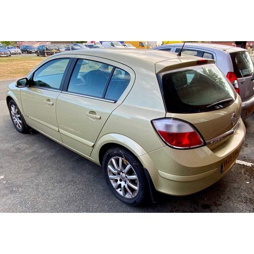 1 - 2005 VAUXHALL ASTRA DESIGN, 5 DOOR HATCH BACK PETROL 1796CC, AUTOMATIC, GOLD COLOUR VK05EXG
MOT EXPI... 