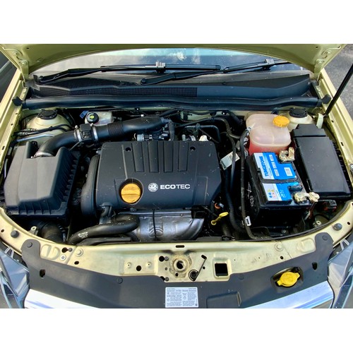 1 - 2005 VAUXHALL ASTRA DESIGN, 5 DOOR HATCH BACK PETROL 1796CC, AUTOMATIC, GOLD COLOUR VK05EXG
MOT EXPI... 