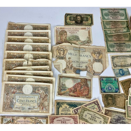 208 - COINS, MOSTLY FOREIGN,COMMEMORATIVES AND TOKENS TOGETHER QTY. BANKNOTES