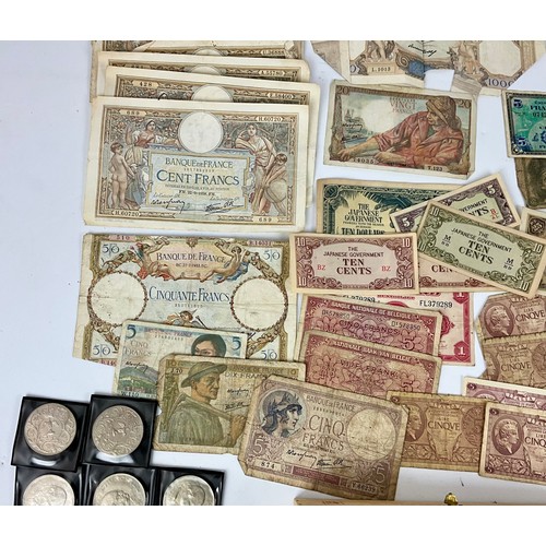 208 - COINS, MOSTLY FOREIGN,COMMEMORATIVES AND TOKENS TOGETHER QTY. BANKNOTES