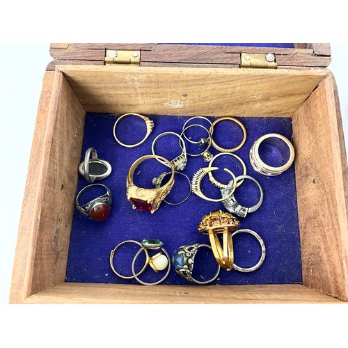696 - LARGE QUANTITY OF COSTUME RINGS INCLUDING GEMPORIA
