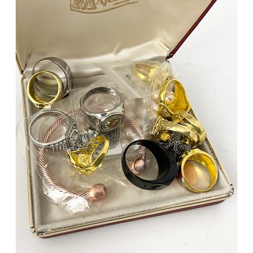 696 - LARGE QUANTITY OF COSTUME RINGS INCLUDING GEMPORIA