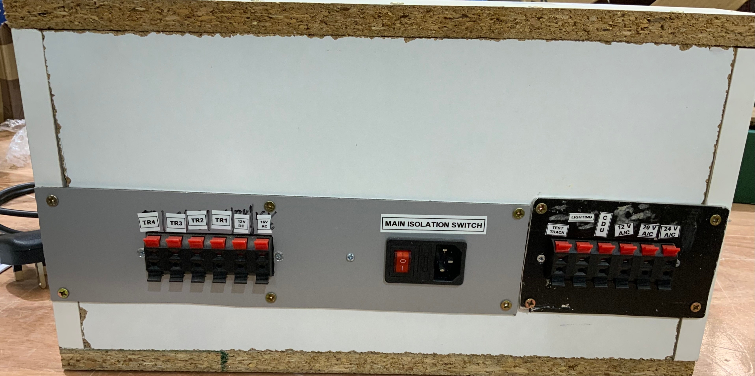 A GAUGEMASTER SERIES UN 4 TRACK CONTROLLER, IN MOUNT, AND WITH ...