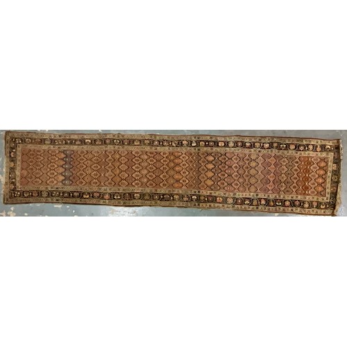 RED GROUND RUNNER. Approx. 470 x 106cm