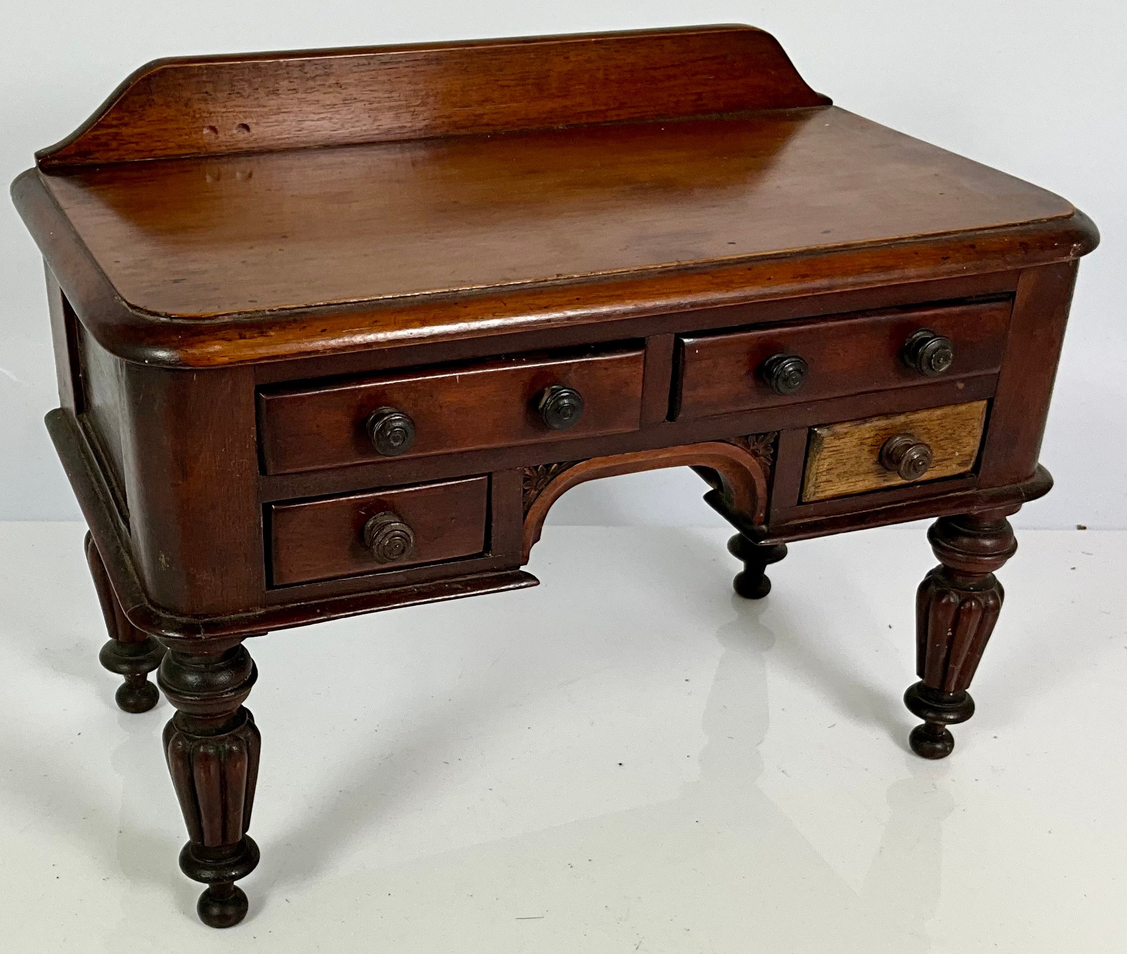 APPRENTICE PIECE – A SMALL MAHOGANY WRITING DESK