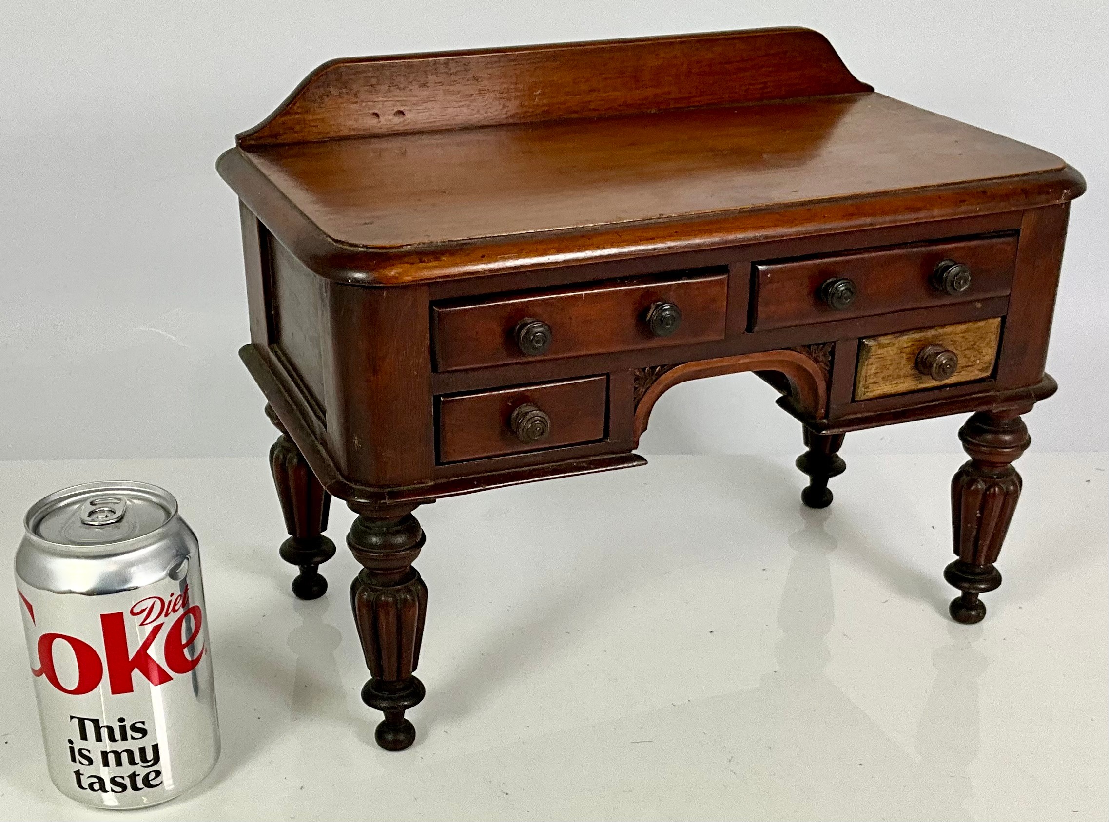 APPRENTICE PIECE – A SMALL MAHOGANY WRITING DESK