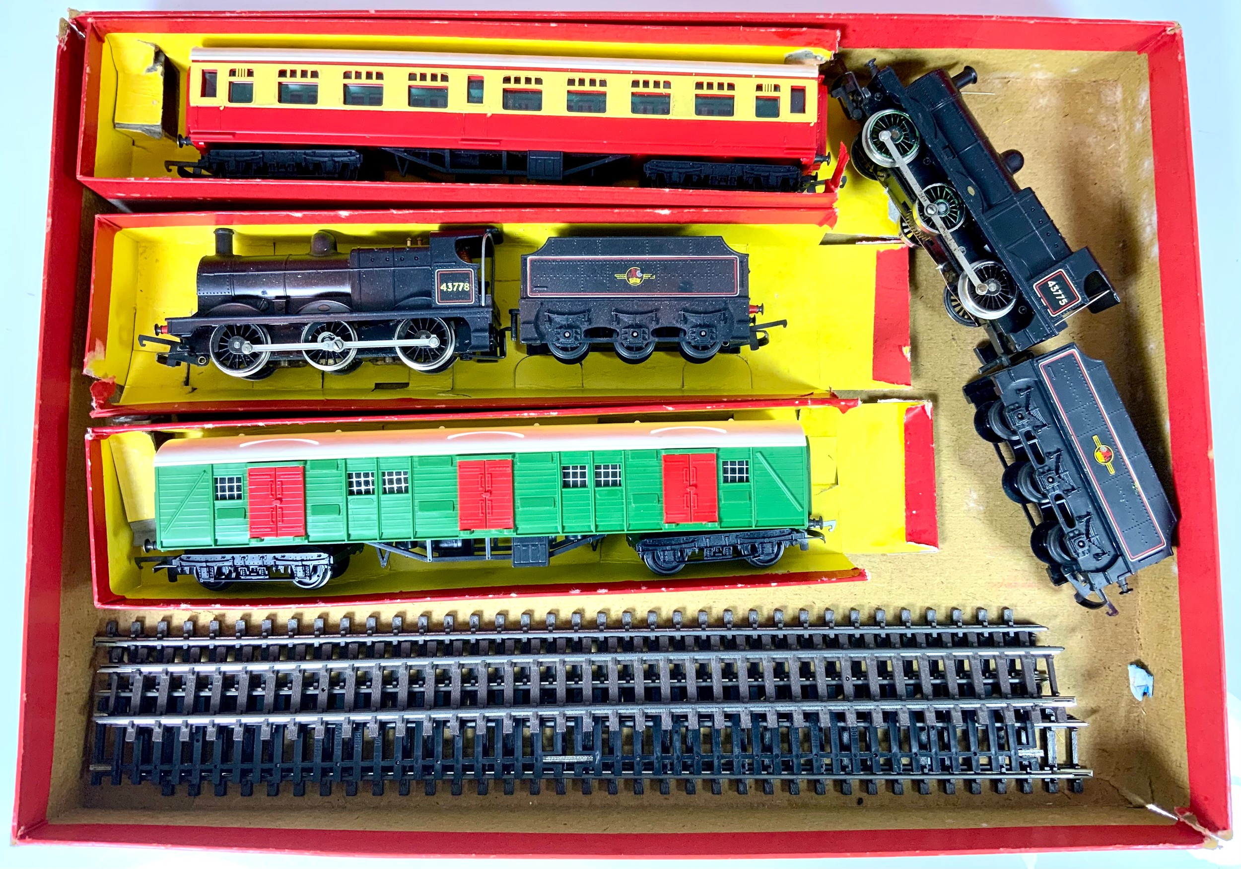 TRIANG, PART BOXED, PART SET RS61 OLD SMOKY. HAS GRIMY LOCOMOTIVE 43778 ...