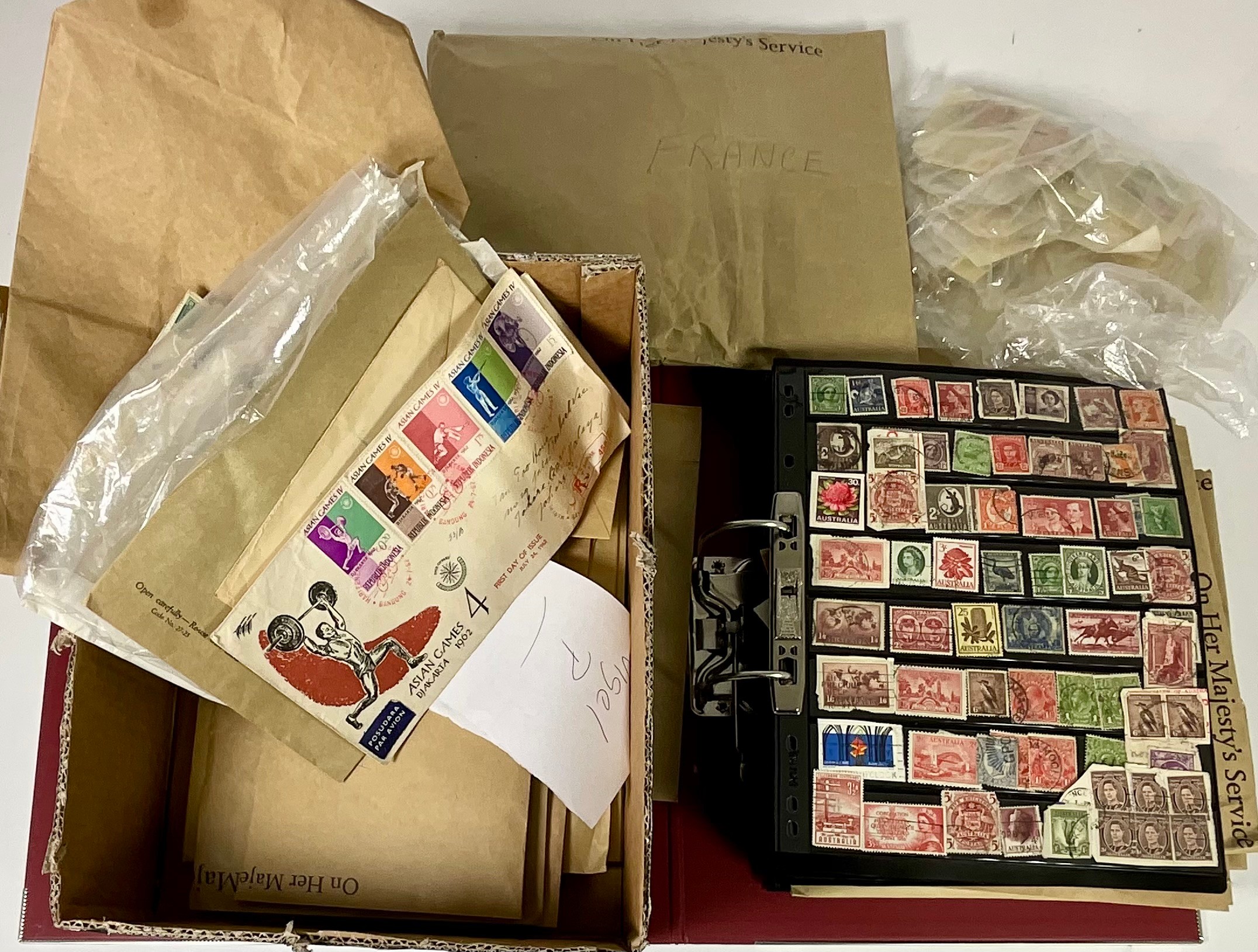 STAMP INTEREST, FOLDER WITH WORLD SORTED INTO COUNTRIES ON SLIP PAGES ...