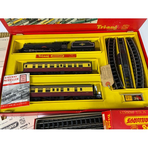 TRIANG, A TIDY BOXED RS1 SET, WITH PRINCESS LOCOMOTIVE, 2 COACHES, OIL ...