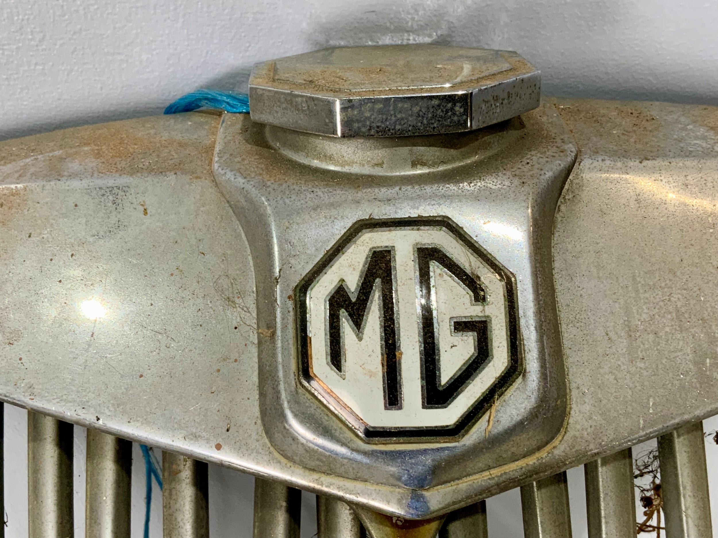 VINTAGE 1950’s MG RADIATOR GRILL WITH CAP AND AA BADGE