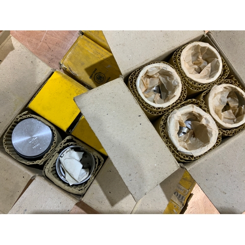 47 - BOXED PISTONS, HEPOLITE & COVMO PS INC 4 HILLMAN C7 & HILLMAN 14HP, 2 FOR HUMBER & 12587 FOR AUSTIN