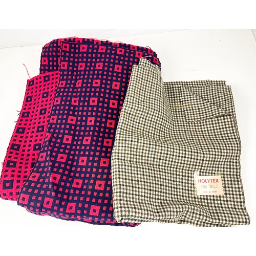 2 PIECES WELSH MATERIAL INCLUDING HOLYTEX WOOL GREEN / BROWN CHECK ...
