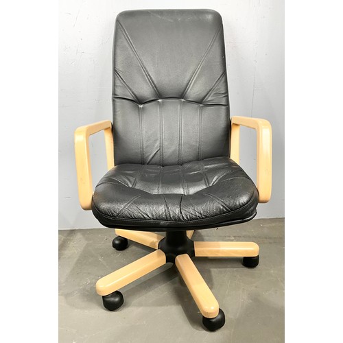 699 - MODERN OFFICE CHAIR