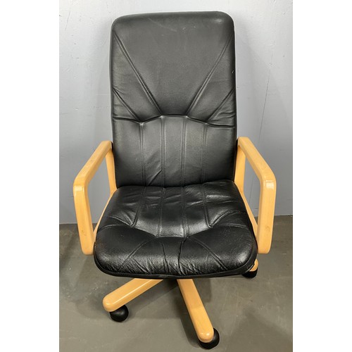 699 - MODERN OFFICE CHAIR