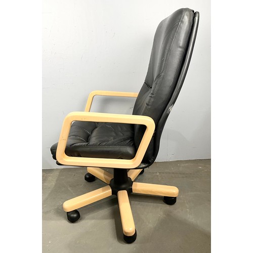699 - MODERN OFFICE CHAIR