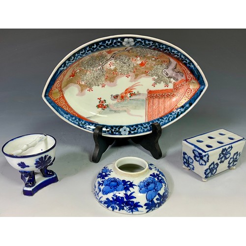 186 - OVAL IMARI PORCELAIN DISH, GZHEL FOOTED BOWL, ORIENTAL JAR (MISSING LID) AND A FAIENCE FLOWER BRICK