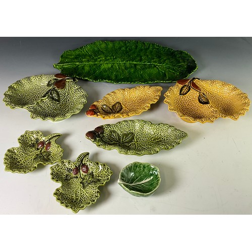 213 - LARGE TINGEWICK LEAF PLATTER, CROWN DEVON LEAF DISHES AND SMALL LEAF DISH