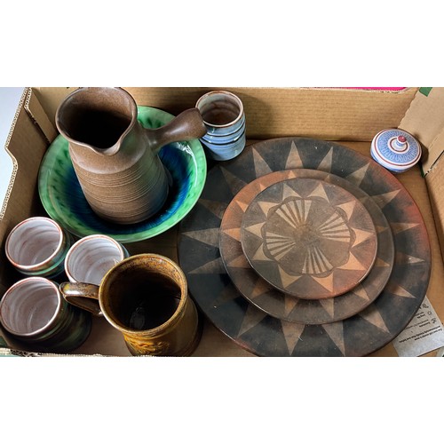 221 - LARGE QUANTITY OF STUDIO POTTERY INC. INDONESIAN, CORNISH AND WELSH EXAMPLES (2 TRAYS)