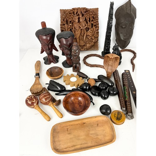 376 - LARGE QUANTITY OF COLLECTABLE TREEN INCLUDING TOURIST WARE