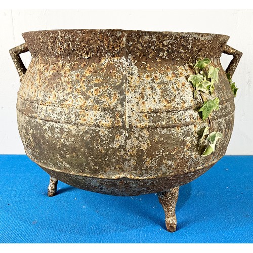 589 - CAST IRON CAULDRON WITH TWO HANDLES 38cm