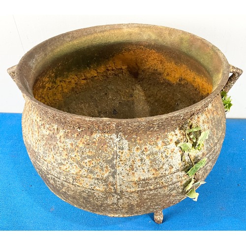 589 - CAST IRON CAULDRON WITH TWO HANDLES 38cm