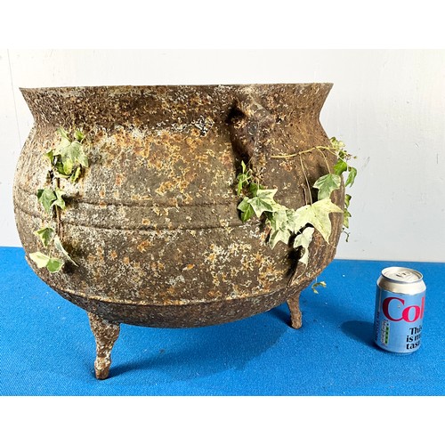 589 - CAST IRON CAULDRON WITH TWO HANDLES 38cm