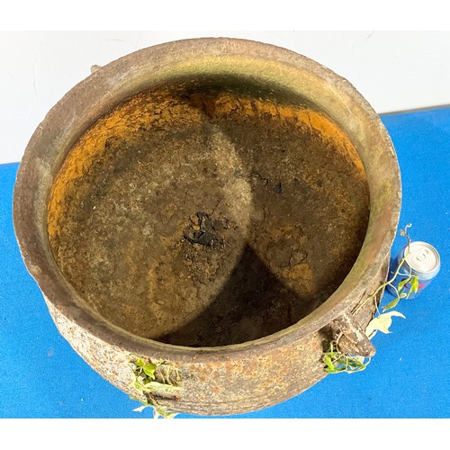 589 - CAST IRON CAULDRON WITH TWO HANDLES 38cm