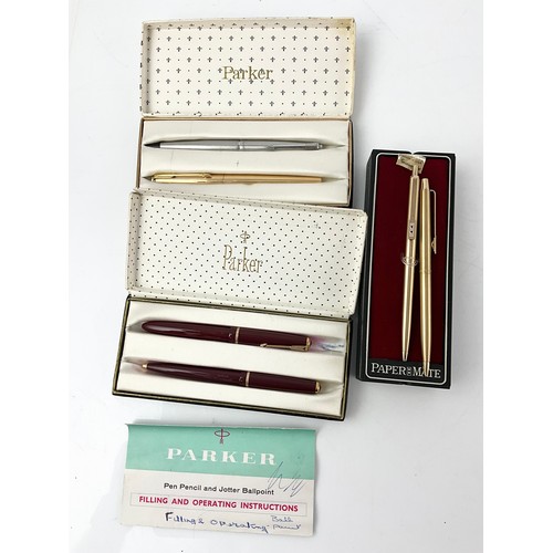 68 - MIXED COLLECTION OF PROPELLING AND FOUNTAIN PENS INCLUDINGBOX PARKER PEN SET ,  MARBLED STEPHENS LEV... 