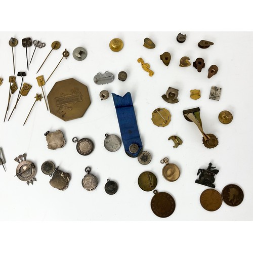 62 - GOOD COLLECTION OF ANTIQUE / VINTAGE BADGES , PINS , MEDALS  INCLUDING SPORTING , SILVER ETC