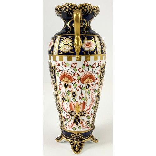 10 - ANTIQUE ROYAL CROWN DERBY TWO HANDLED VASE DECORATED  IN THE  IMARI WITCHES PATTERN  6299 ON FOUR SC... 